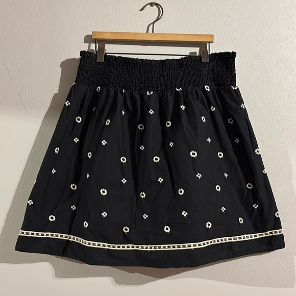 Adorable skirt 💕 - Picture 1 of 3